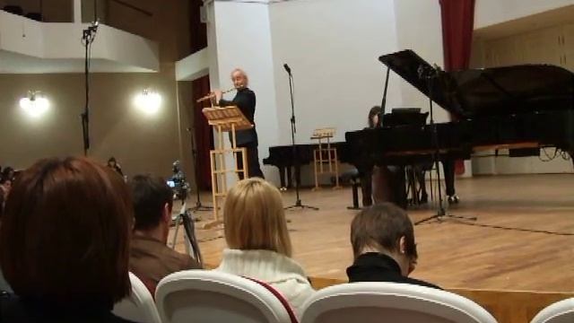 Felix Renggli (flute) - Schumann: Romans No.1 "Nicht Schnell" смотреть онлайн