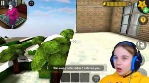 Family Play TV -  8 МАРТА для Мисс Ти Злая Учительница Scary Teacher 3D