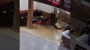 Школьница пробила собой потолок в питерском ТЦ «Фиолент»