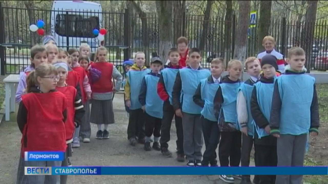 Школьников Лермонтова агитируют за здоровый образ жизни