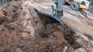 Строительство, первый кювет на лесной дороге