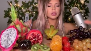 ASMR EATING EXTRA CRUNCHY CANDIED FRUITS | TANGHULU | KIWI | TANGERINE | STRAWBERRY | HUNNIBEE