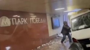 «Газель» влетела в подземку на станции «Парк Победы» в Москве. Водитель не справился с управлением