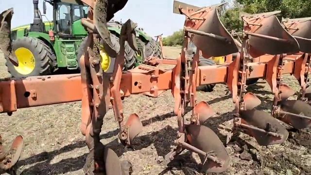 Полунавесной оборотный плуг Kuhn Challenger 12 экспресс-обзор от Владислава Перегудова смотреть онлайн