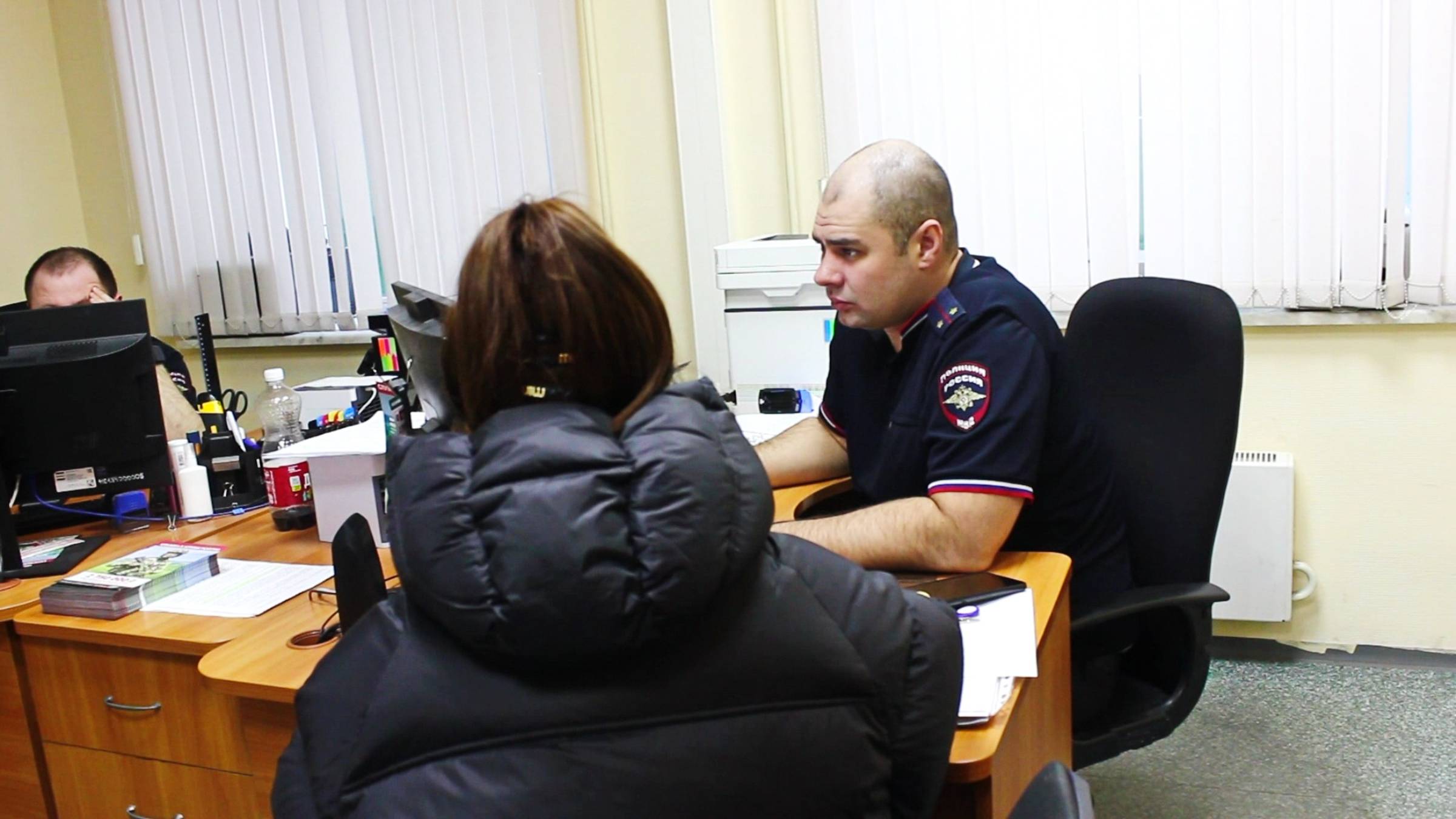 Жительница Ханты-Мансийска 6 лет помогала мигрантам легализоваться в России