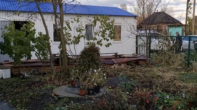 Первый снег и последние помидоры. Кончилась вода. Тюнинг уличного туалета. Живем в селе. Октябрь-23 смотреть онлайн