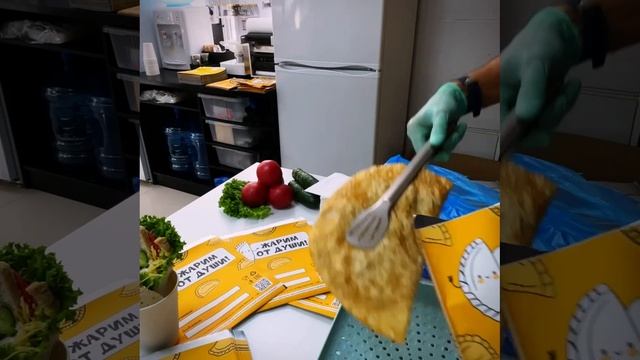 Упаковка Жарим от Души. Пакеты фольгированные для чебуреков и другой продукции. смотреть онлайн