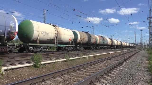Остановка и отправление электровоза ВЛ11М-177 с грузовым поездом, ст.  Домодедово, 30 июня 2020 г.
