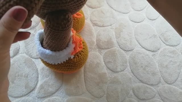 Вяжем башмачки для медвежонка
