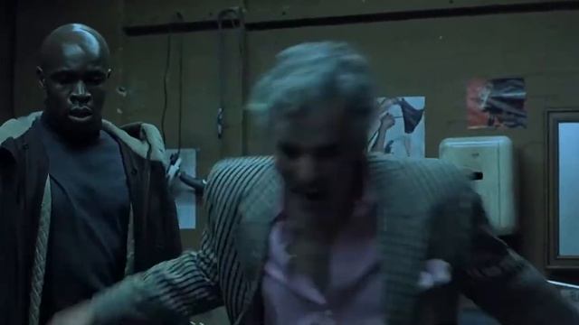 Тони, посмотри в собаке. Как это? Ну, открой её. Большой Куш 2000 смотреть онлайн