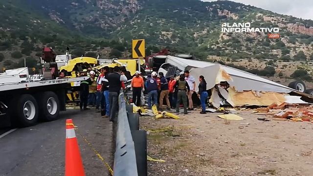 Maniobras de rescate de cuerpos de Erika Briones y acompañantes смотреть онлайн