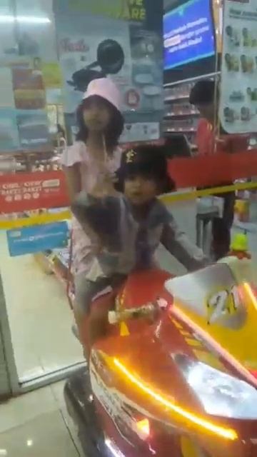 Amr Zaki Naik Odong Odong смотреть онлайн