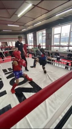 Артëм 7 лет 🔵, проба в Тайском боксе #рукопашныйбой vs #muaythai #shorts #соревнования #заруба