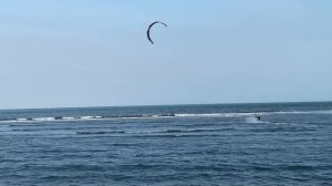 Кайтсёрфингисты в заливе Прачуап (Сиамский залив, Таиланд)