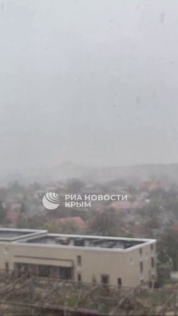 Чисто крымский снег в апреле