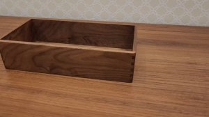 Короб из американского ореха ручной работы с соединением шип-паз