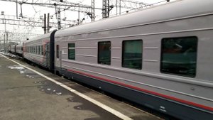 ЭП2К-227 с поездом СПб - Махачкала/Владикавказ в 2024 году