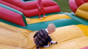 Батут, дети на батуте, развлечение не на шутку, прыг-скок.