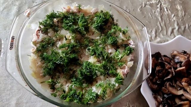 Курица с шампиньонами под сыром и майонезом