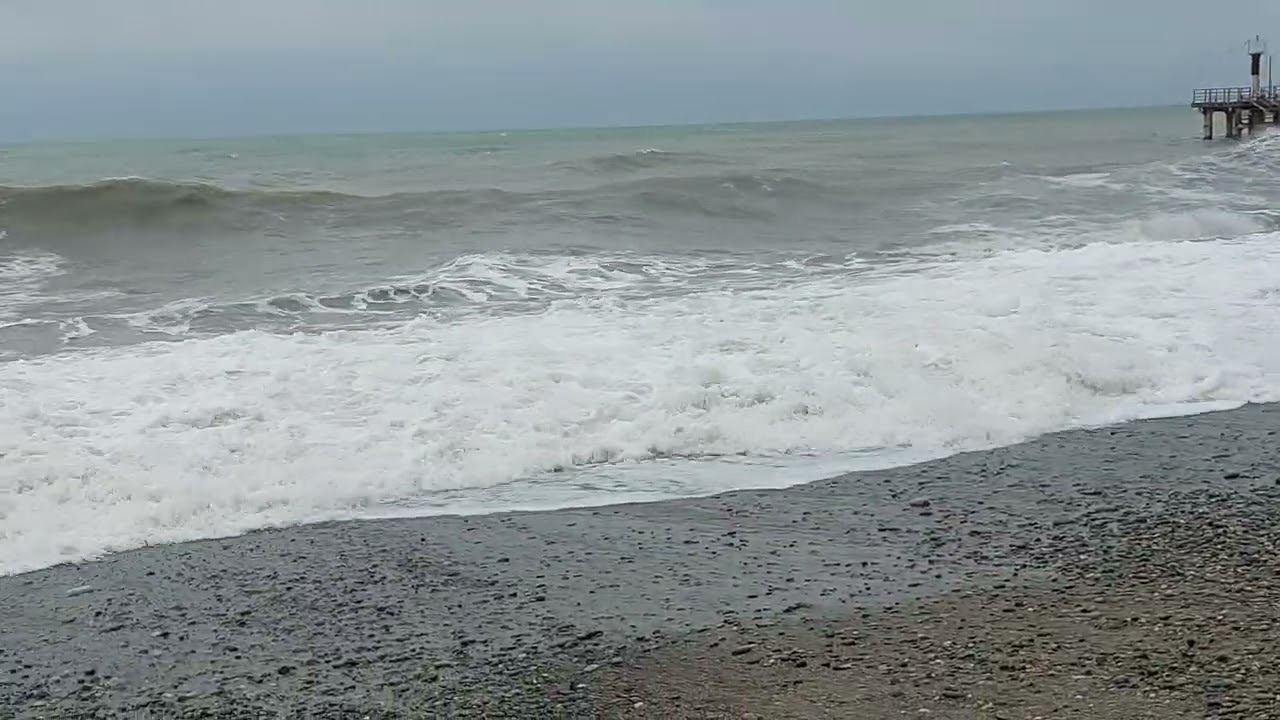 Шторм в Дагомысе 13.04.2022 г. смотреть онлайн