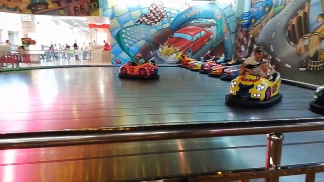 VLOG гуляем в детском игровом центре, фанки таун, машинка хелоу кити смотреть онлайн