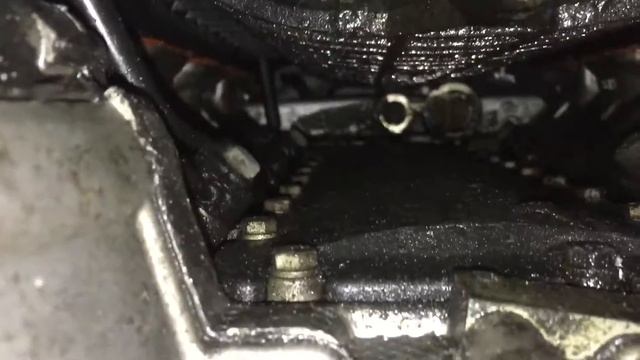 Range Rover 2003 L322 4.4 V8 oil leak in valley pan смотреть онлайн