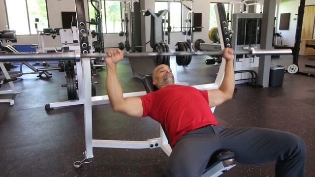 Incline Barbell Bench Press - Wide Grip смотреть онлайн