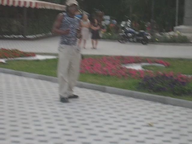 MVI_3828 Братишка танцует на  5