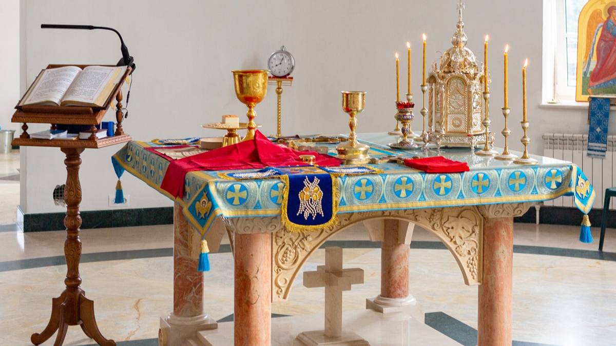 Поздняя Божественная Литургия. Благовещение Пресвятой Богородицы смотреть онлайн