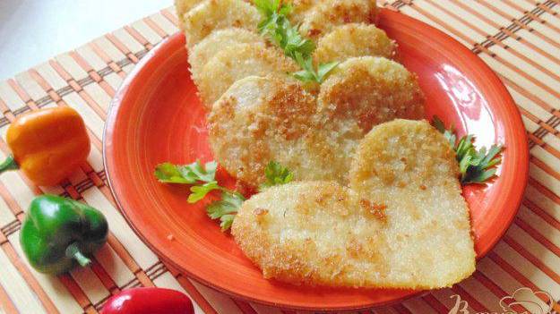 Картофель жареный в яйце и сухарях
