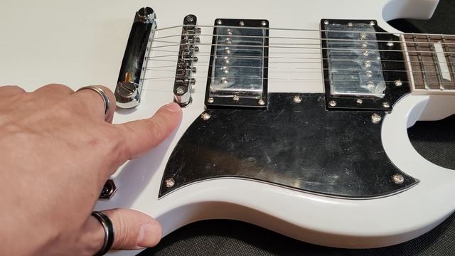 Обзор доработанной реплики Gibson SG белого цвета смотреть онлайн