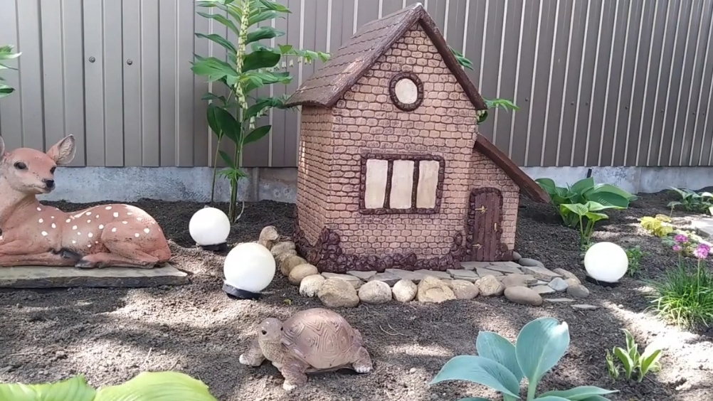 Как делать из раствора садовую поделку, ДОМИК.