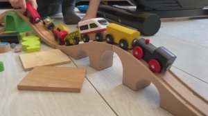 Все играют в паровозик. Поезд IKEA.