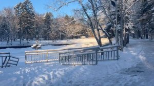 Зима уходит по-русски. Десять раз на посошок и ночевать осталась))))