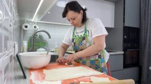 Я на кухне-поболтаем,мне без вас  скучно