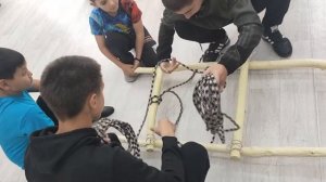 Изготовление носилок.