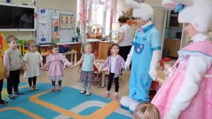 Милые зайки в гостях у "Почемучек"