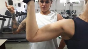 Меряются бицухой