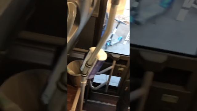 Как Итальянские кондукторы пытались развести туристов на Cash. Bus. смотреть онлайн