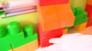 Игра с конструктором/ мегаблоки для детей/ учим цвета на английском