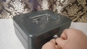 как взломать сейф отмычкой