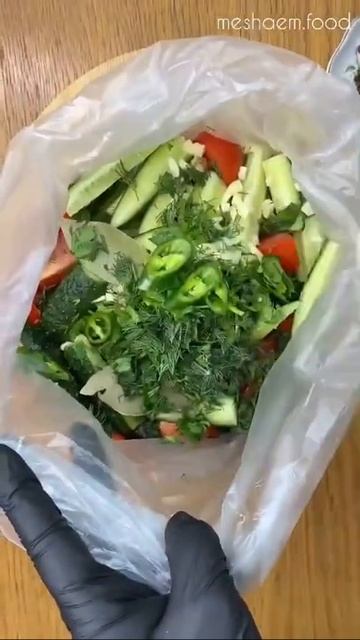 Самый вкусный малосольный салатик. #малосольныепомидоры #малосольныеогурцы #соления #салат #рецепты
