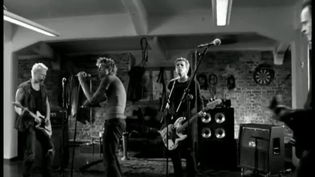 Die Toten Hosen // „Steh auf, wenn du am Boden bist“  [Offizielles Musikvideo]