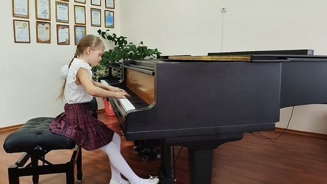 Саволайнен Софья исполняет И.Беркович Сонатина До мажор, П.Чайковский «Болезнь куклы»