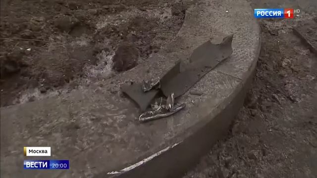 В незаметные выпирающие клумбы на дороге врезалось много машин смотреть онлайн