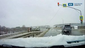 Момент аварии с пассажирским автобусом на калужской трассе попал на видео