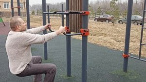 Полезные приседания для пожилых