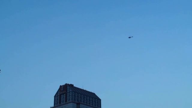 Helicopter over protesters' heads by Taksim Gezi Parki in Istanbul, Turkey (2013.06.03 20:26:55) смотреть онлайн