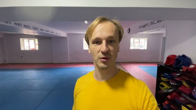 3. Тренировка верха: качаем грудак, плечи и бицан. Гипертрофия для спортсменов.