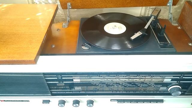 КАНИКУЛЫ ЛЮБВИ - СЕСТРЫ ДЗА ПИНАЦ  ;  ПЛАСТИНКА 78 об/мин смотреть онлайн